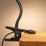 Accueil Lampe de lecture à pince fixée sur le bord d'une table